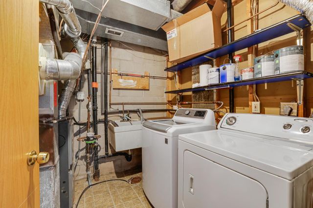 2305 E 122nd Street, Burnsville, MN 55337