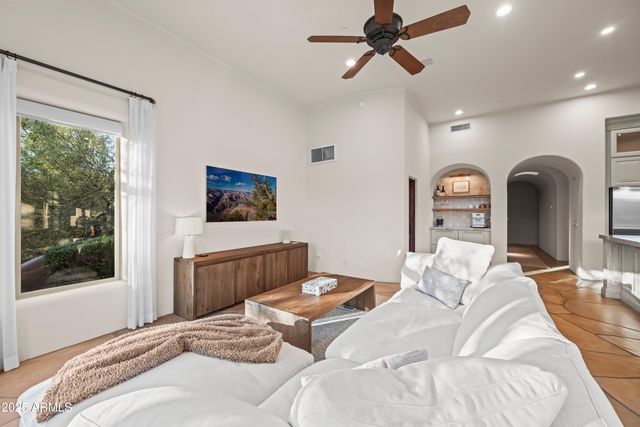 10947 E SUTHERLAND Way, Scottsdale, AZ 85262