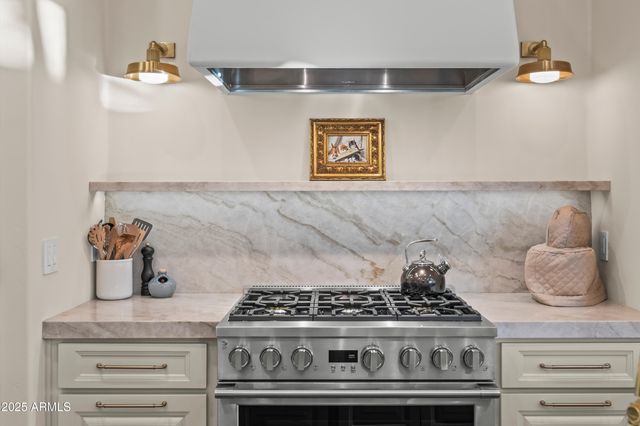 10947 E SUTHERLAND Way, Scottsdale, AZ 85262