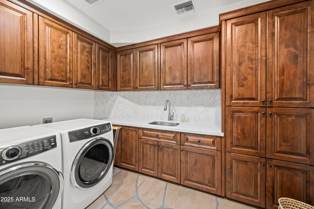 10947 E SUTHERLAND Way, Scottsdale, AZ 85262