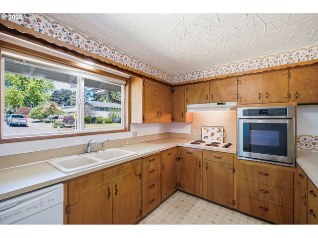 840 CLARMOUNT St Nw, Salem, OR 97304