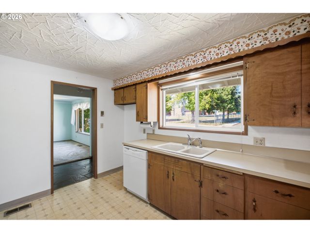 840 CLARMOUNT St Nw, Salem, OR 97304