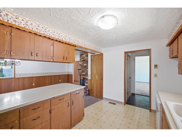 840 CLARMOUNT St Nw, Salem, OR 97304