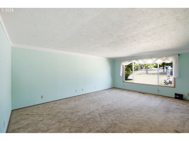 840 CLARMOUNT St Nw, Salem, OR 97304