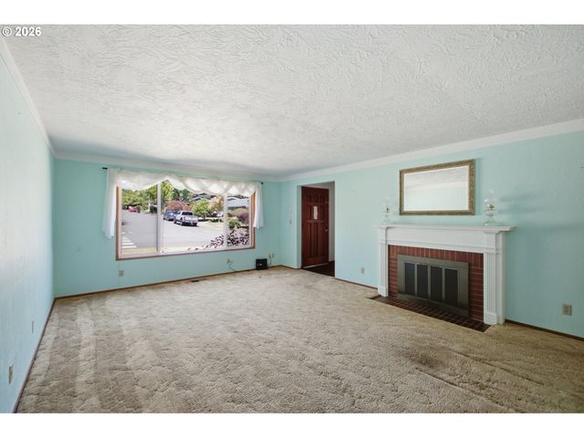 840 CLARMOUNT St Nw, Salem, OR 97304