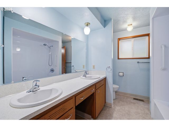 840 CLARMOUNT St Nw, Salem, OR 97304