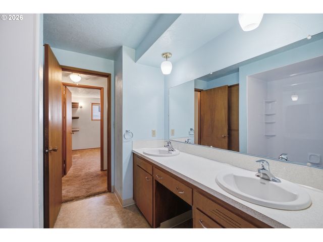 840 CLARMOUNT St Nw, Salem, OR 97304