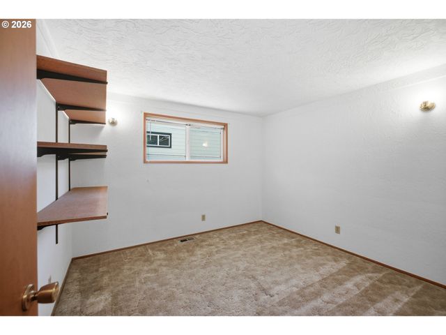 840 CLARMOUNT St Nw, Salem, OR 97304