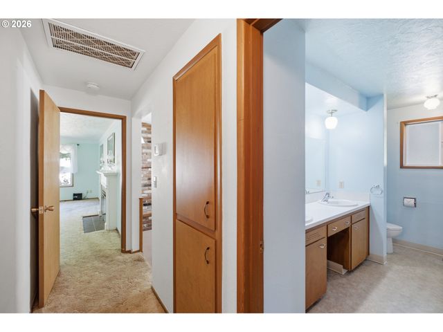 840 CLARMOUNT St Nw, Salem, OR 97304