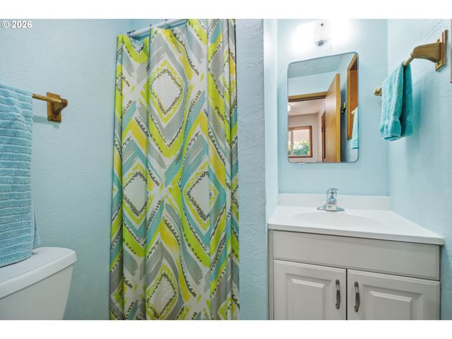 840 CLARMOUNT St Nw, Salem, OR 97304
