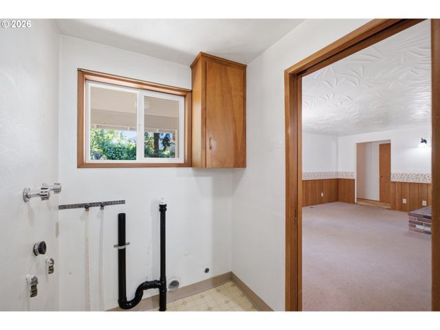 840 CLARMOUNT St Nw, Salem, OR 97304