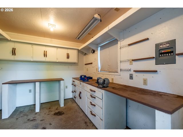840 CLARMOUNT St Nw, Salem, OR 97304