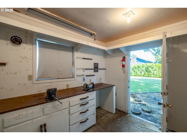 840 CLARMOUNT St Nw, Salem, OR 97304