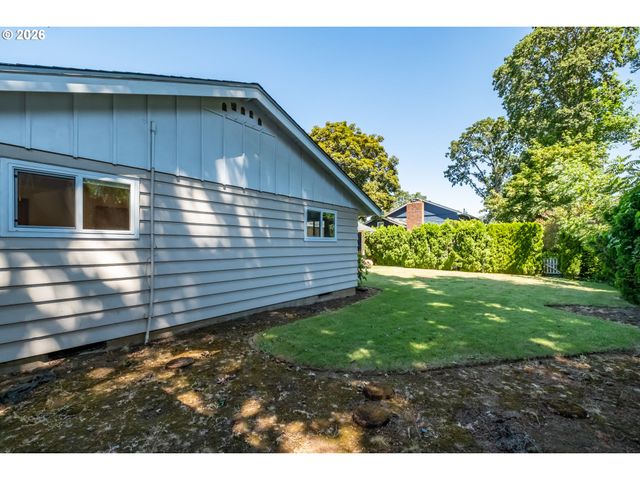 840 CLARMOUNT St Nw, Salem, OR 97304