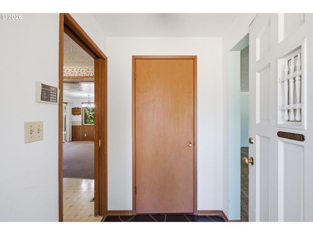 840 CLARMOUNT St Nw, Salem, OR 97304