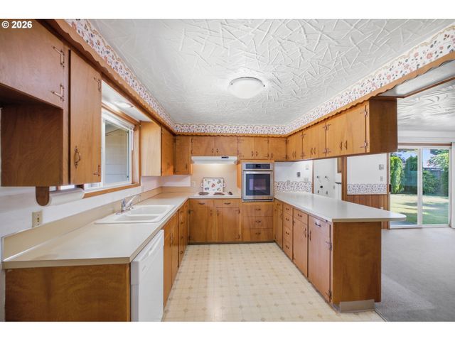840 CLARMOUNT St Nw, Salem, OR 97304