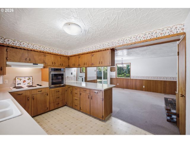 840 CLARMOUNT St Nw, Salem, OR 97304