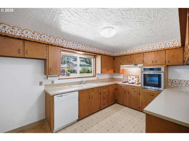840 CLARMOUNT St Nw, Salem, OR 97304