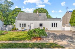 23 Vista Lane, Levittown, NY 11756