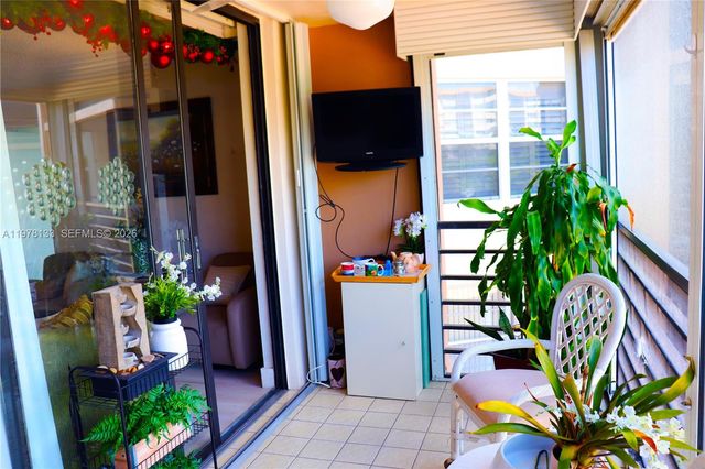 900 Saint Charles Pl 316, Pembroke Pines, FL 33026