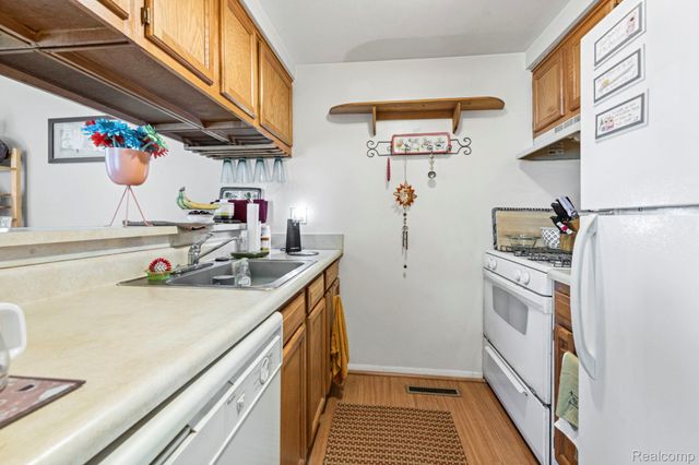 35479 Turner Drive 231, Sterling Heights, MI 48312
