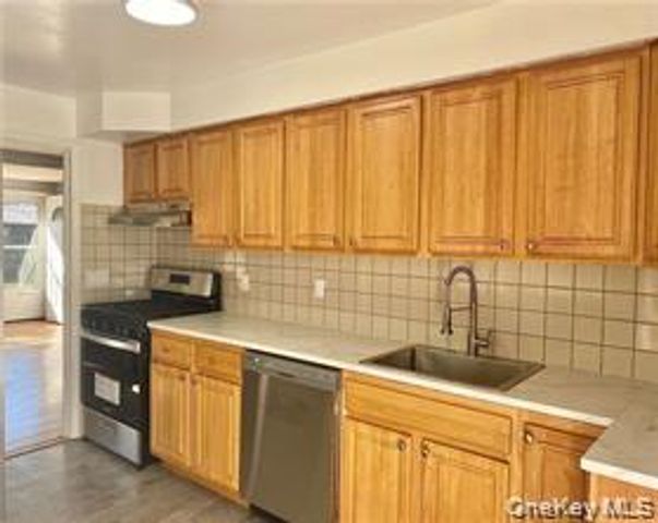 5 Louis Avenue, Valley Cottage, NY 10989