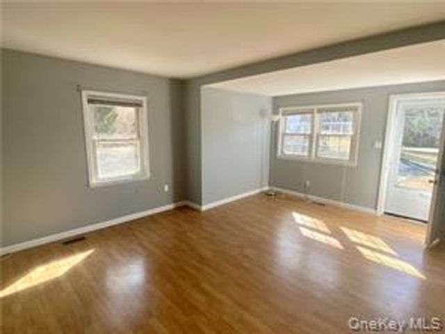 5 Louis Avenue, Valley Cottage, NY 10989