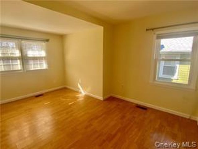 5 Louis Avenue, Valley Cottage, NY 10989