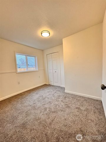 9840 Olympic Drive NE, Moses Lake, WA 98837