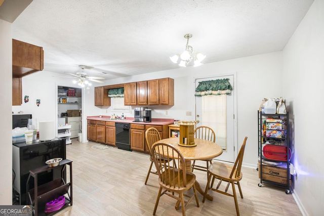 904 Robinhood Road, Dublin, GA 31021
