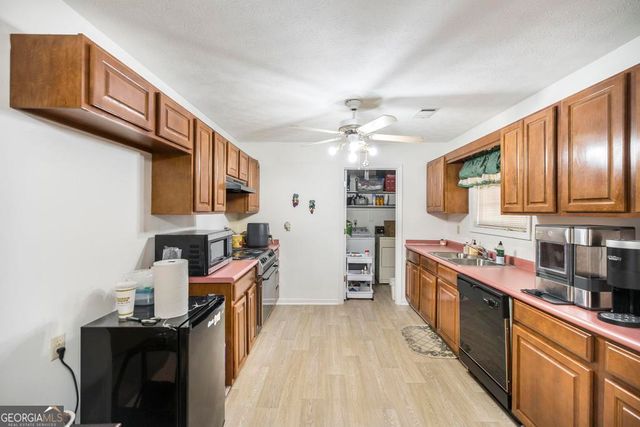 904 Robinhood Road, Dublin, GA 31021