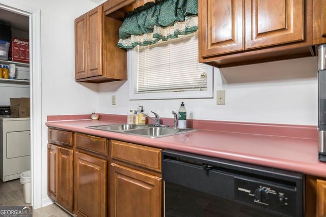 904 Robinhood Road, Dublin, GA 31021
