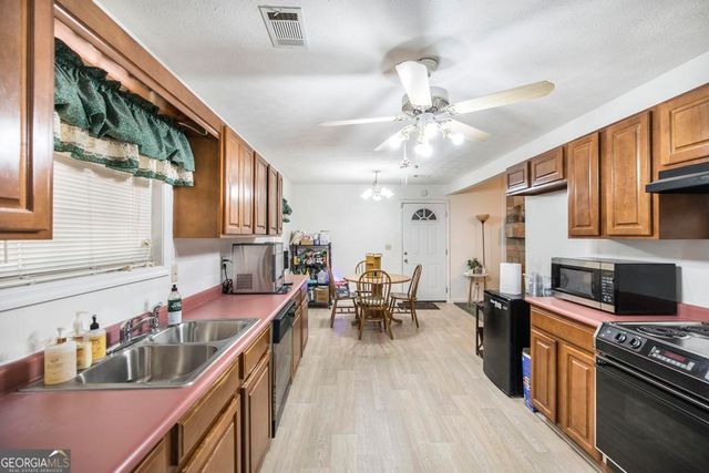 904 Robinhood Road, Dublin, GA 31021