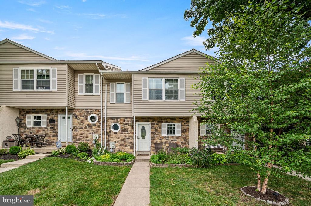 550 LANCASTER CT, Downingtown, PA 19335