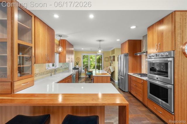 3709 Wabeek Lake Drive W, Bloomfield Hills, MI 48302
