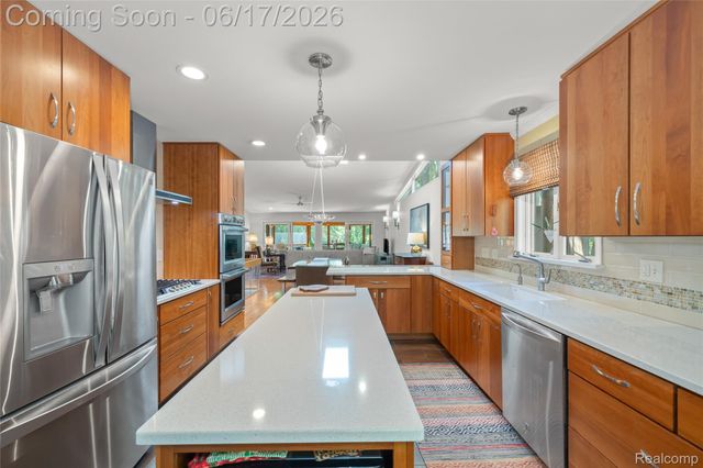 3709 Wabeek Lake Drive W, Bloomfield Hills, MI 48302