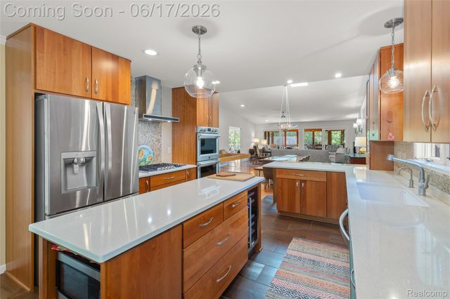 3709 Wabeek Lake Drive W, Bloomfield Hills, MI 48302
