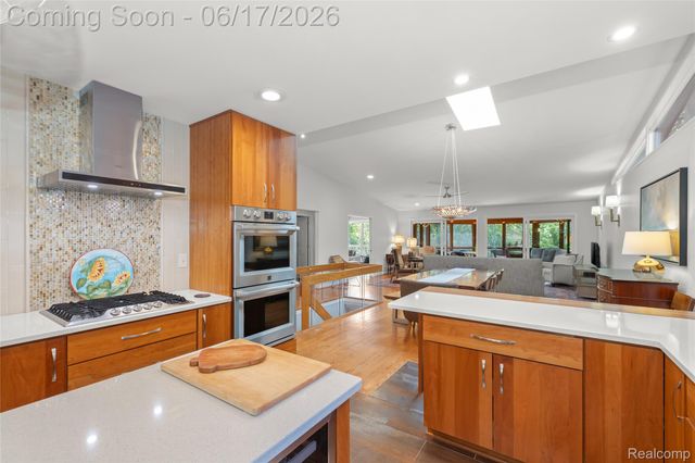 3709 Wabeek Lake Drive W, Bloomfield Hills, MI 48302