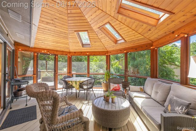 3709 Wabeek Lake Drive W, Bloomfield Hills, MI 48302