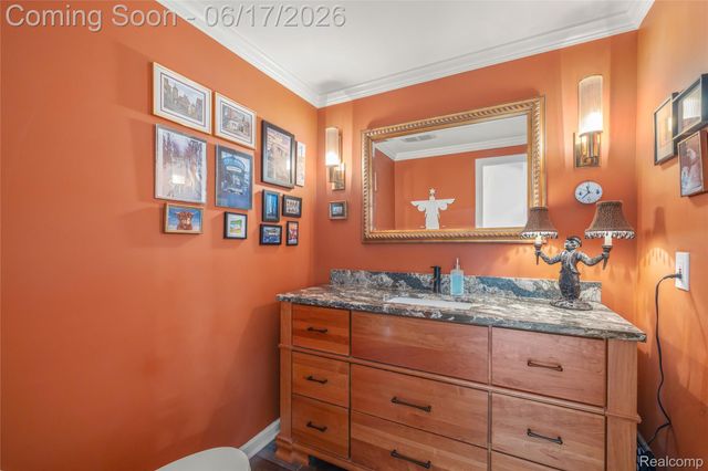3709 Wabeek Lake Drive W, Bloomfield Hills, MI 48302