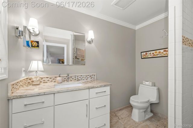 3709 Wabeek Lake Drive W, Bloomfield Hills, MI 48302