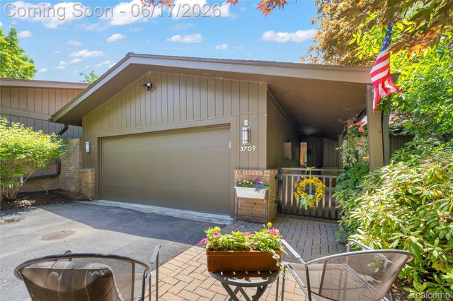 3709 Wabeek Lake Drive W, Bloomfield Hills, MI 48302