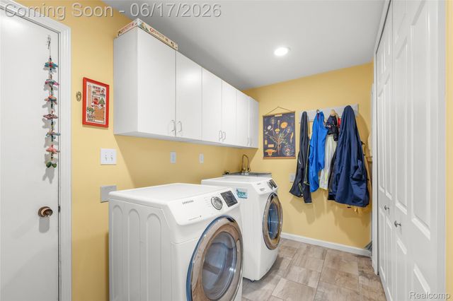 3709 Wabeek Lake Drive W, Bloomfield Hills, MI 48302