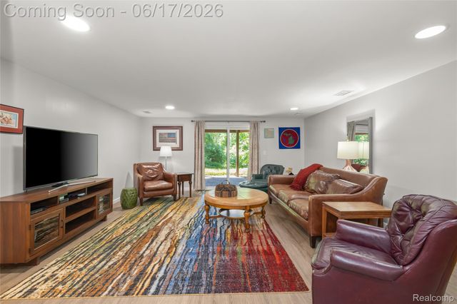 3709 Wabeek Lake Drive W, Bloomfield Hills, MI 48302