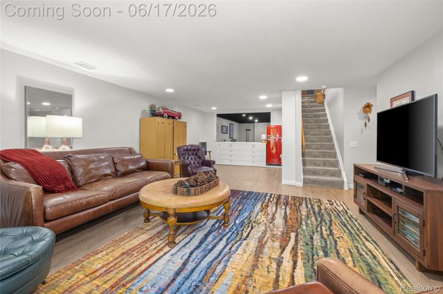 3709 Wabeek Lake Drive W, Bloomfield Hills, MI 48302
