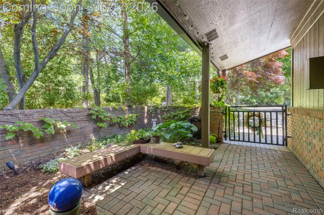 3709 Wabeek Lake Drive W, Bloomfield Hills, MI 48302