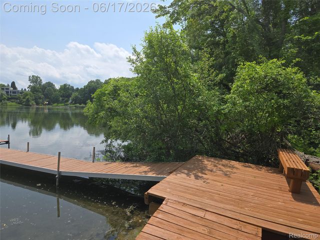 3709 Wabeek Lake Drive W, Bloomfield Hills, MI 48302