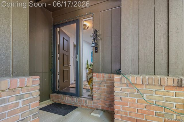 3709 Wabeek Lake Drive W, Bloomfield Hills, MI 48302