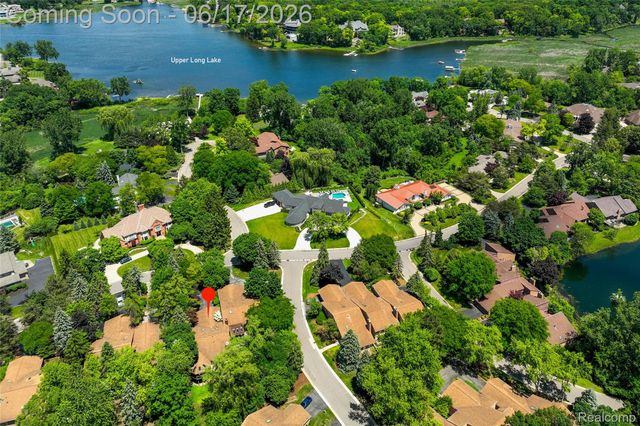 3709 Wabeek Lake Drive W, Bloomfield Hills, MI 48302