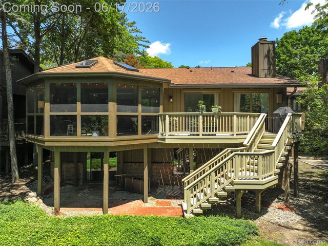 3709 Wabeek Lake Drive W, Bloomfield Hills, MI 48302
